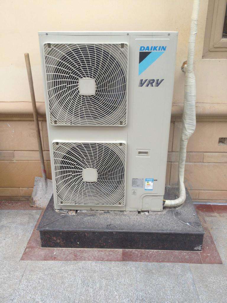 空調(diào)外機不出水什么原因