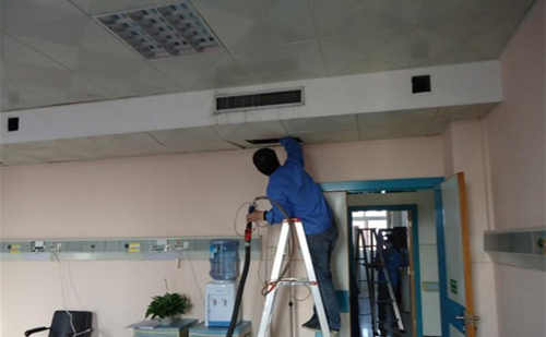 珠海灣仔柜機(jī)空調(diào)清洗師傅電話_按標(biāo)準(zhǔn)收費(fèi)